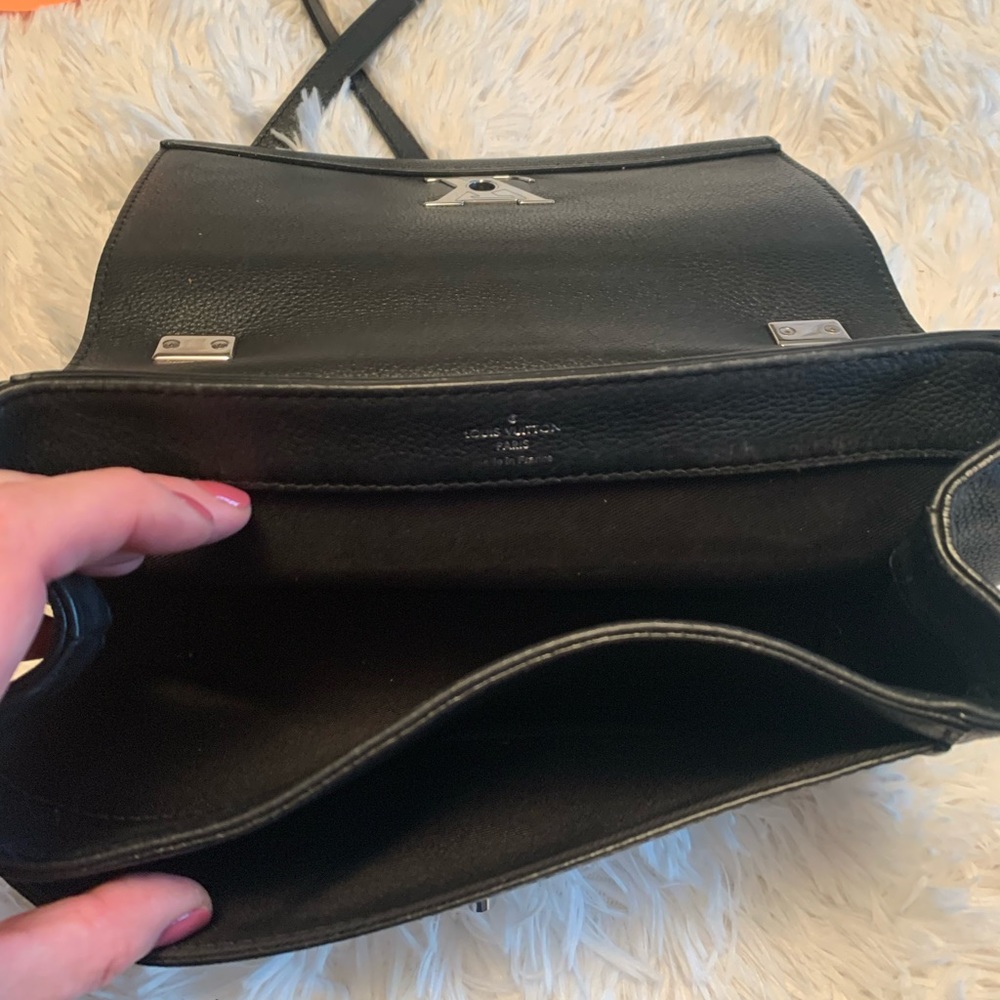 ‼️FINAL SALE‼️Lockme 11 BB Noir calfskin bag. - Picture 4 of 10